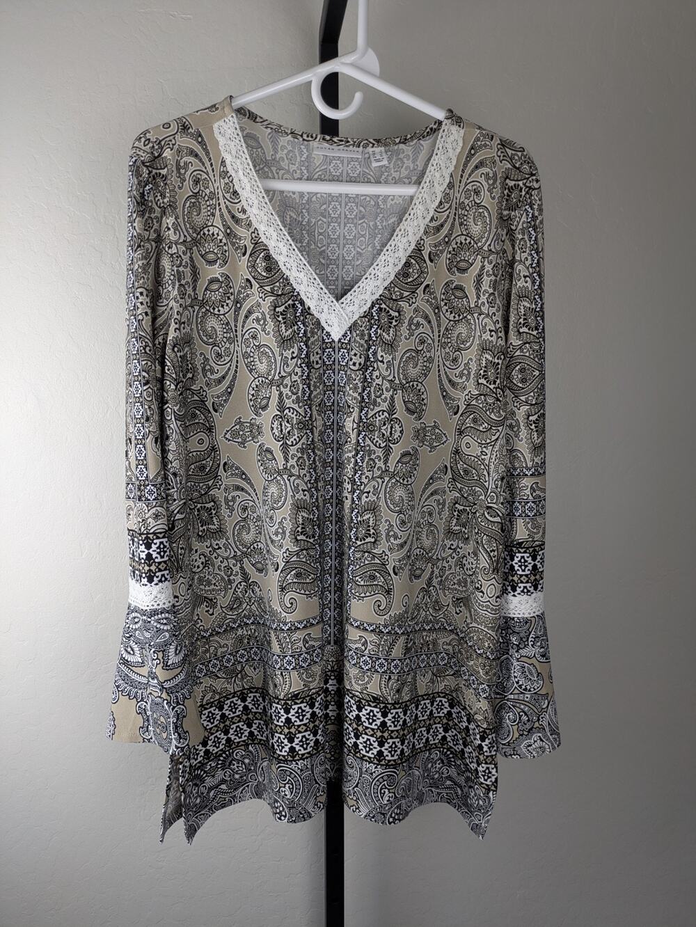 Susan Graver Liquid Knit V-Neck Tunic Top flared sleeves black white tan
